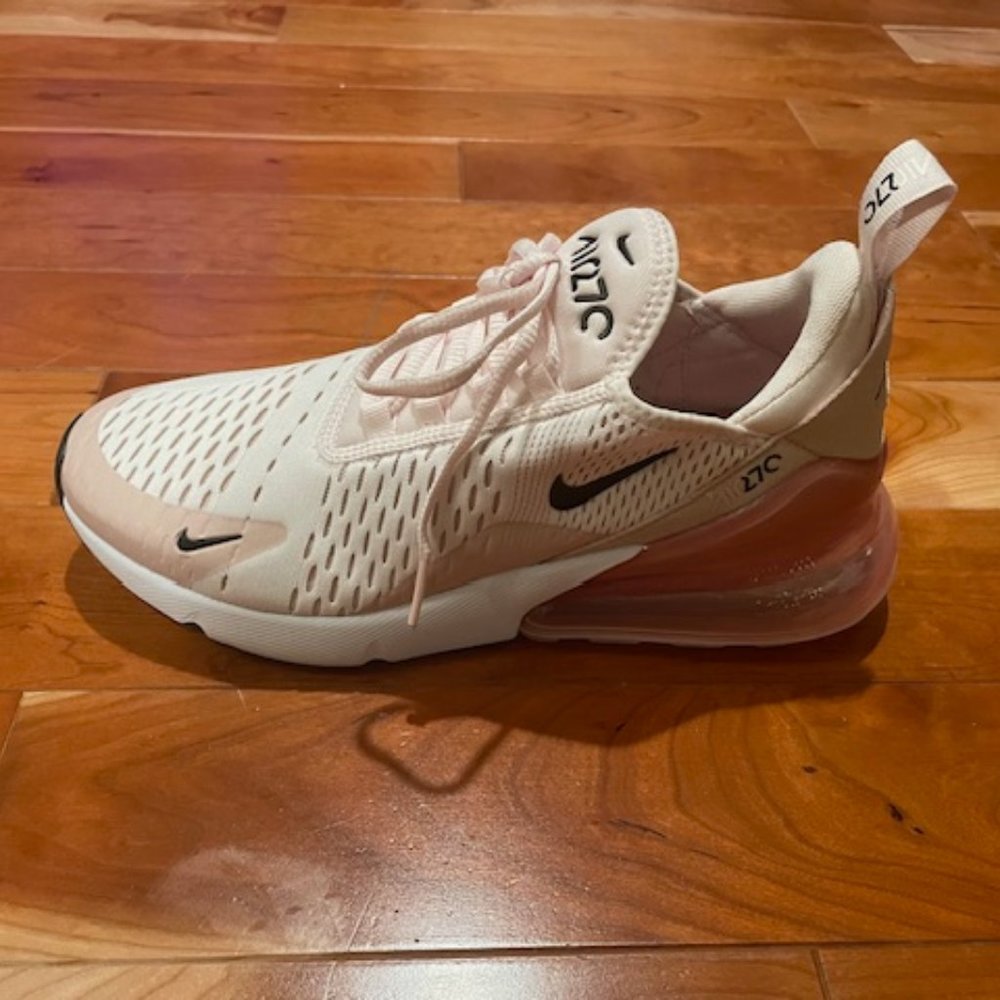 Nike Air Max 270 Lifestyle Sneaker / Shoe - Women's 8 - Picture 4 of 7